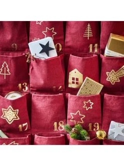 Coupon 🧨 Weihnachten Butlers Adventskalender Tassel L 123 X B 71cm SANTA IS COMING In Rot-Gold Günstig Kaufen 🌟 -BUTLERS Verkäufe butlers adventskalender tassel l 123 x b 71cm santa is coming in rot gold 5