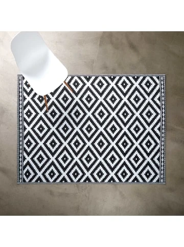Großhandel 🔔 Heimtextilien Butlers In- & Outdoor-Teppich Ethno/Rauten L 200 X B 150cm COLOUR CLASH In Schwarz-Weiß Günstig Kaufen 🌟 4 Großhandel 🔔 Heimtextilien Butlers In- & Outdoor-Teppich Ethno/Rauten L 200 X B 150cm COLOUR CLASH In Schwarz-Weiß Günstig Kaufen 🌟 – Bild 2