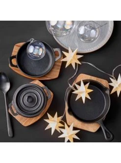 Bester Verkauf ✨ Küche Butlers Mini-Serviertopf Mit Holzuntersetzer L 14 X B 11cm HOT IRON In Schwarz Günstig Kaufen 🔥 -BUTLERS Verkäufe butlers mini serviertopf mit holzuntersetzer l 14 x b 11cm hot iron in schwarz 5