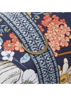 Angebote 🎉 Heimtextilien Butlers Picknickdecke L 175 X B 154cm BETWEEN FLOWERS In Dunkelblau Günstig Kaufen ✔️ -BUTLERS Verkäufe butlers picknickdecke l 175 x b 154cm between flowers in dunkelblau 5