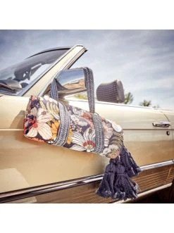 Angebote 🎉 Heimtextilien Butlers Picknickdecke L 175 X B 154cm BETWEEN FLOWERS In Dunkelblau Günstig Kaufen ✔️ -BUTLERS Verkäufe butlers picknickdecke l 175 x b 154cm between flowers in dunkelblau 7