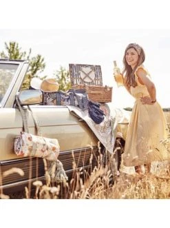 Angebote 🎉 Heimtextilien Butlers Picknickdecke L 175 X B 154cm BETWEEN FLOWERS In Dunkelblau Günstig Kaufen ✔️ -BUTLERS Verkäufe butlers picknickdecke l 175 x b 154cm between flowers in dunkelblau 8