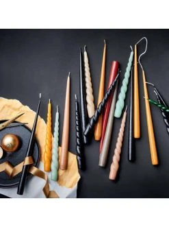 Bestpreis 💯 Dekoration Butlers Spitzkerze 4er-Set TAPER In Dunkelgrün Günstig Kaufen ⭐ -BUTLERS Verkäufe butlers spitzkerze 4er set taper in dunkelgrun 3