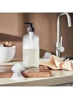 Billig ⌛ Bad Butlers Spülmittelspender 500ml ECO In Transparent-Schwarz Günstig Kaufen 😀 -BUTLERS Verkäufe butlers spulmittelspender 500ml eco in transparent schwarz 1